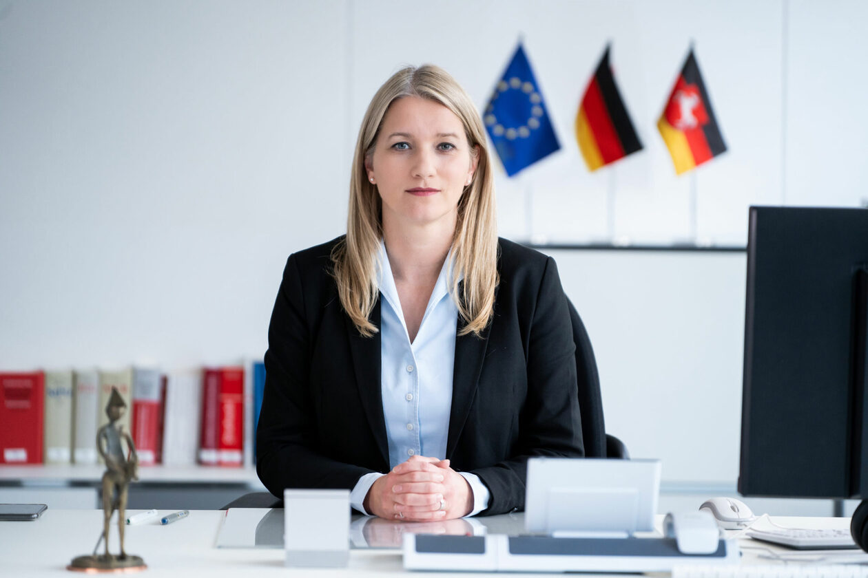 Dr-Kathrin-Wahlmann-01-scaled-resized Portrait-Dr-Kathrin-Wahlmann-01-scaled-compressed
